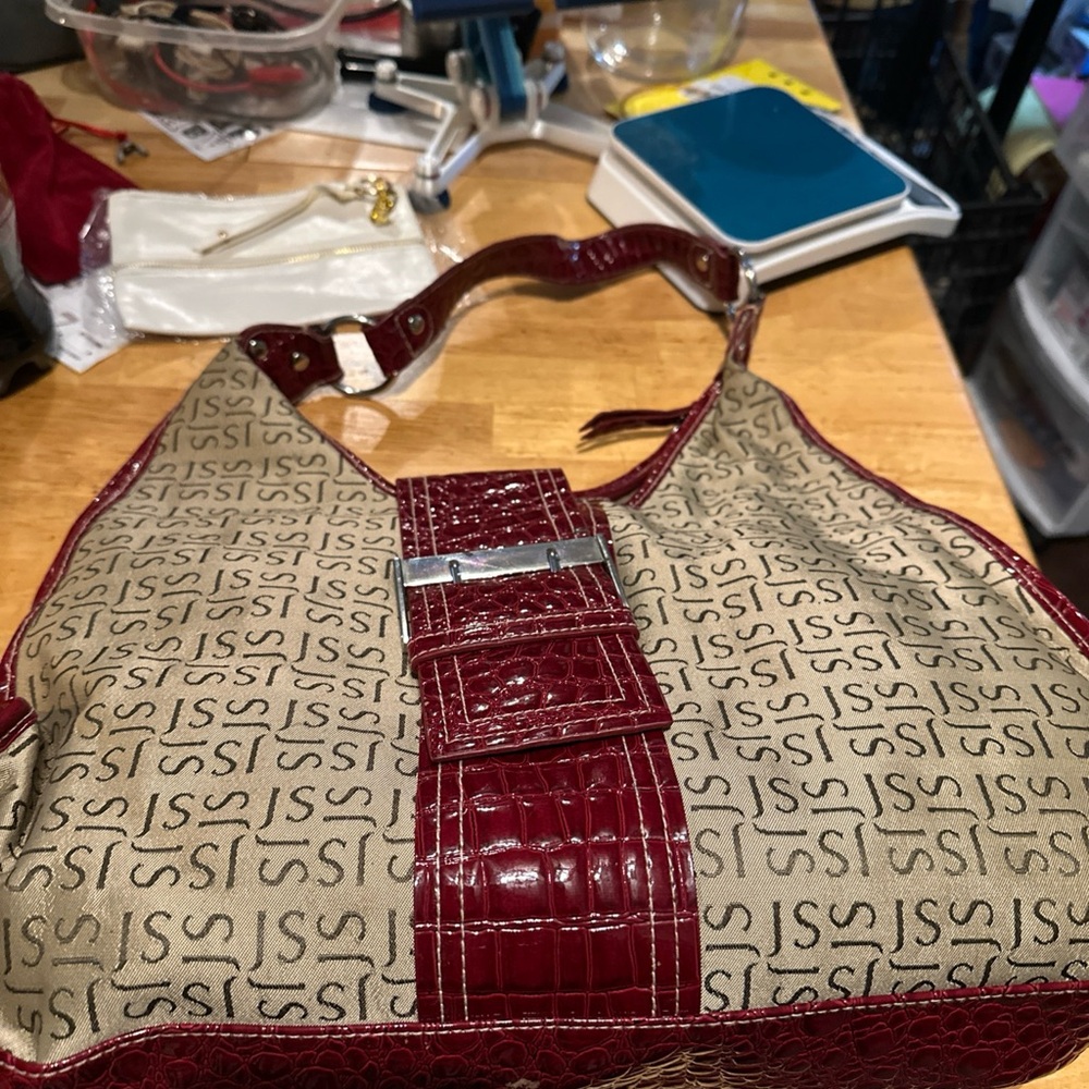 Jaclyn Smith Elegant Burgundy and Beige Shoulder Bag